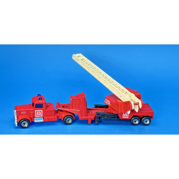 1984 Matchbox Peterbilt Convoy Fire Engine 1/80 Die-Cast Semi-Trailer Truck - Picture 2 of 16
